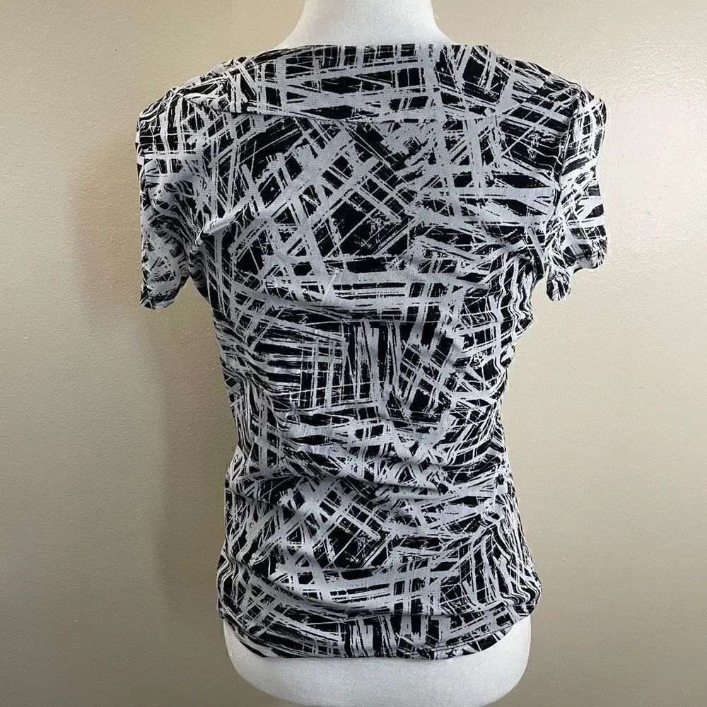212 Collection| Ruffle| Lightweight| Has Stretch - Picture 10 of 11